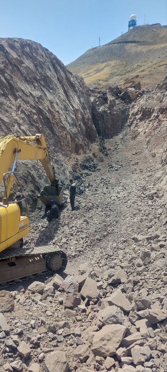 Photo 5996743784215462153 Y