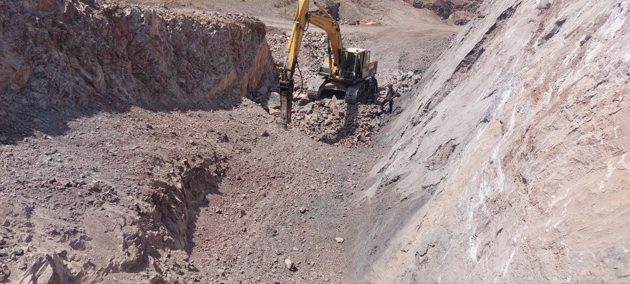 Photo 5996743784215462156 Y 1